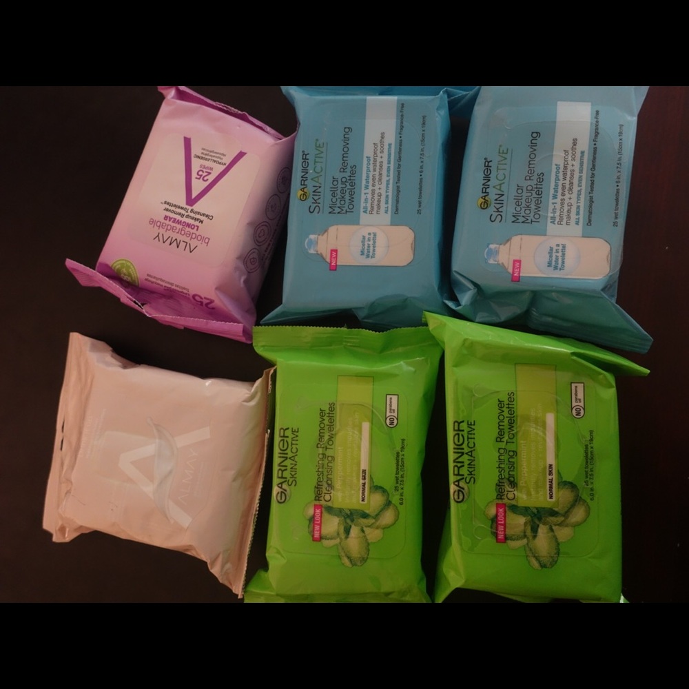 SOLD Bundle of 8 Makeup Wipes, All New/unopened
